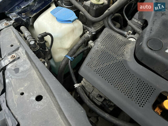 Синий Фольксваген Гольф, объемом двигателя 1.6 л и пробегом 246 тыс. км за 3950 $, фото 29 на Automoto.ua