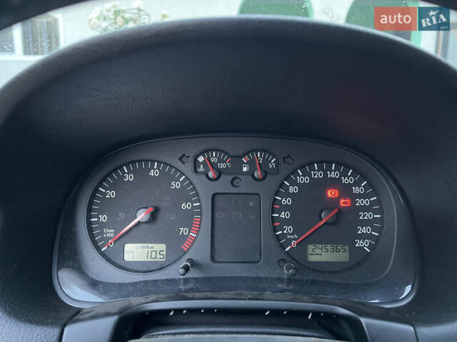 Синий Фольксваген Гольф, объемом двигателя 1.6 л и пробегом 246 тыс. км за 3950 $, фото 6 на Automoto.ua