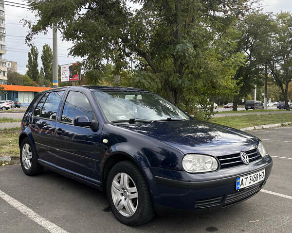 Синий Фольксваген Гольф, объемом двигателя 1.6 л и пробегом 300 тыс. км за 3800 $, фото 1 на Automoto.ua