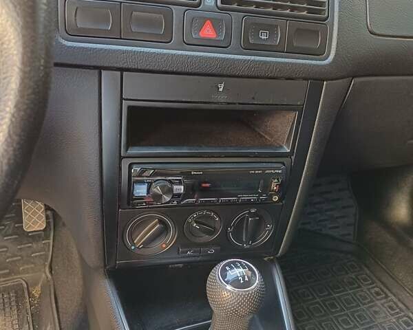 Синий Фольксваген Гольф, объемом двигателя 1.39 л и пробегом 305 тыс. км за 4200 $, фото 20 на Automoto.ua