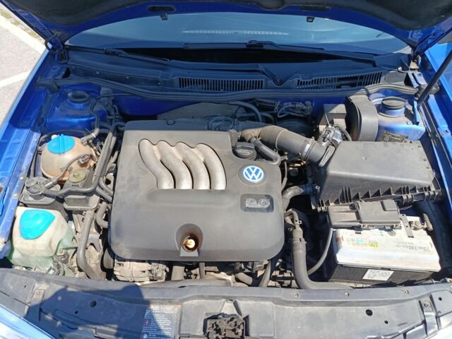 Синий Фольксваген Гольф, объемом двигателя 2 л и пробегом 198 тыс. км за 3950 $, фото 3 на Automoto.ua