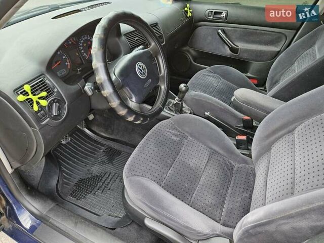 Синий Фольксваген Гольф, объемом двигателя 1.6 л и пробегом 230 тыс. км за 3900 $, фото 9 на Automoto.ua