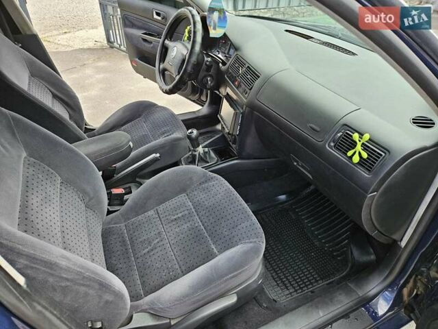 Синий Фольксваген Гольф, объемом двигателя 1.6 л и пробегом 230 тыс. км за 3900 $, фото 10 на Automoto.ua