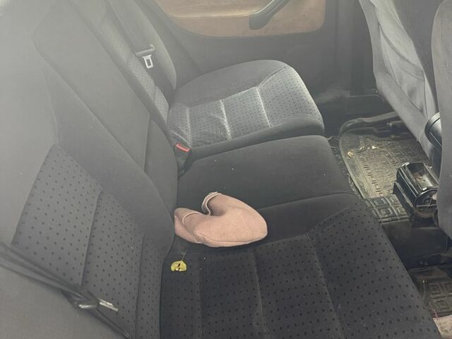 Синий Фольксваген Гольф, объемом двигателя 1.6 л и пробегом 397 тыс. км за 3500 $, фото 7 на Automoto.ua