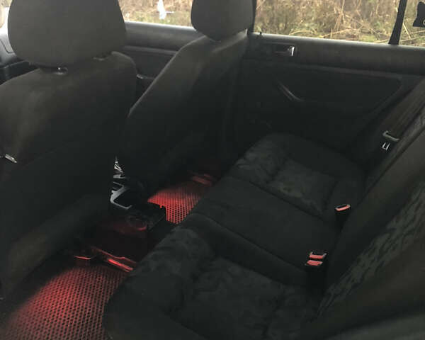 Синий Фольксваген Гольф, объемом двигателя 1.39 л и пробегом 250 тыс. км за 3200 $, фото 5 на Automoto.ua