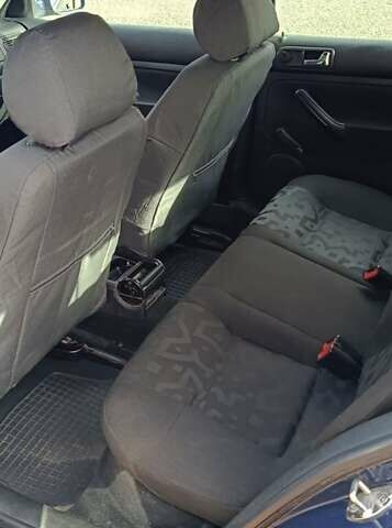 Синий Фольксваген Гольф, объемом двигателя 1.4 л и пробегом 310 тыс. км за 3500 $, фото 5 на Automoto.ua