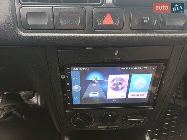 Синий Фольксваген Гольф, объемом двигателя 1.6 л и пробегом 374 тыс. км за 2950 $, фото 12 на Automoto.ua