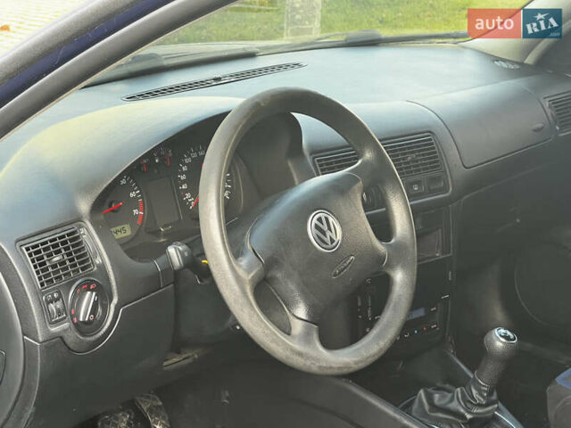 Синий Фольксваген Гольф, объемом двигателя 1.6 л и пробегом 271 тыс. км за 3850 $, фото 15 на Automoto.ua