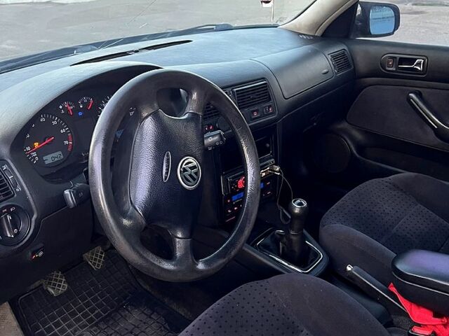 Синий Фольксваген Гольф, объемом двигателя 2 л и пробегом 400 тыс. км за 4100 $, фото 8 на Automoto.ua