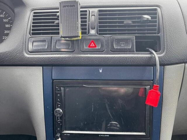 Синий Фольксваген Гольф, объемом двигателя 1.6 л и пробегом 300 тыс. км за 3200 $, фото 6 на Automoto.ua