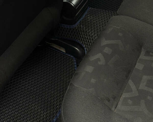 Синий Фольксваген Гольф, объемом двигателя 1.6 л и пробегом 300 тыс. км за 3800 $, фото 4 на Automoto.ua