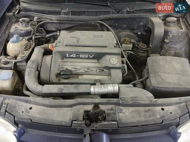 Синий Фольксваген Гольф, объемом двигателя 1.39 л и пробегом 275 тыс. км за 2900 $, фото 7 на Automoto.ua