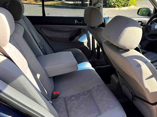 Синий Фольксваген Гольф, объемом двигателя 1.6 л и пробегом 283 тыс. км за 2850 $, фото 10 на Automoto.ua