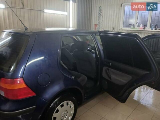 Синий Фольксваген Гольф, объемом двигателя 1.39 л и пробегом 275 тыс. км за 2900 $, фото 6 на Automoto.ua