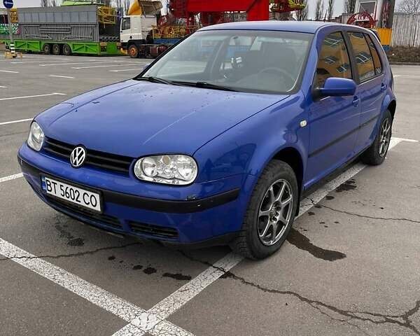 Синий Фольксваген Гольф, объемом двигателя 1.6 л и пробегом 300 тыс. км за 3200 $, фото 4 на Automoto.ua