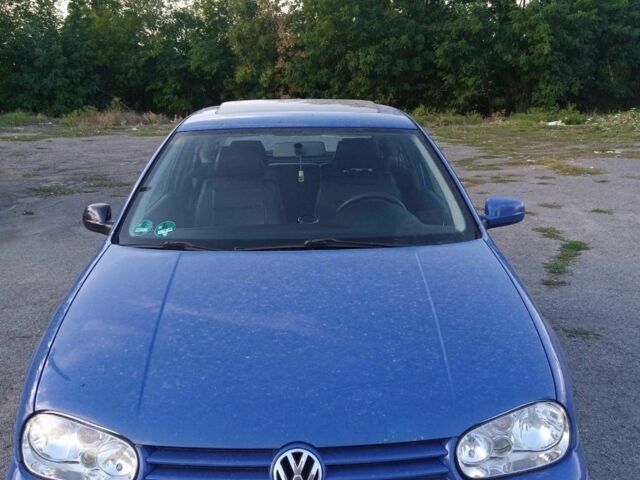 Синий Фольксваген Гольф, объемом двигателя 1.6 л и пробегом 330 тыс. км за 3500 $, фото 2 на Automoto.ua