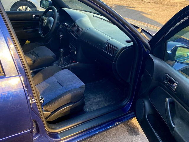 Синий Фольксваген Гольф, объемом двигателя 1.6 л и пробегом 360 тыс. км за 3700 $, фото 9 на Automoto.ua