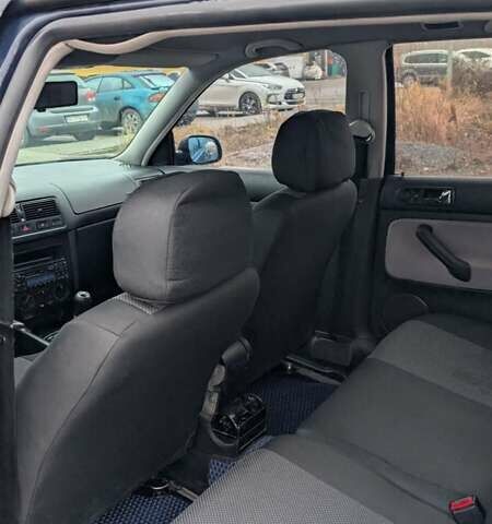 Синий Фольксваген Гольф, объемом двигателя 1.9 л и пробегом 493 тыс. км за 2700 $, фото 14 на Automoto.ua