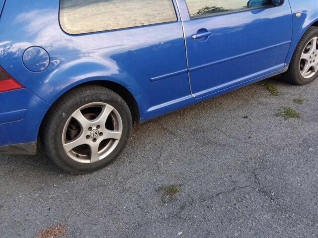 Синий Фольксваген Гольф, объемом двигателя 1.6 л и пробегом 330 тыс. км за 3500 $, фото 3 на Automoto.ua