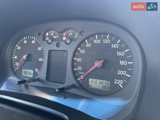 Синий Фольксваген Гольф, объемом двигателя 1.39 л и пробегом 246 тыс. км за 3700 $, фото 10 на Automoto.ua