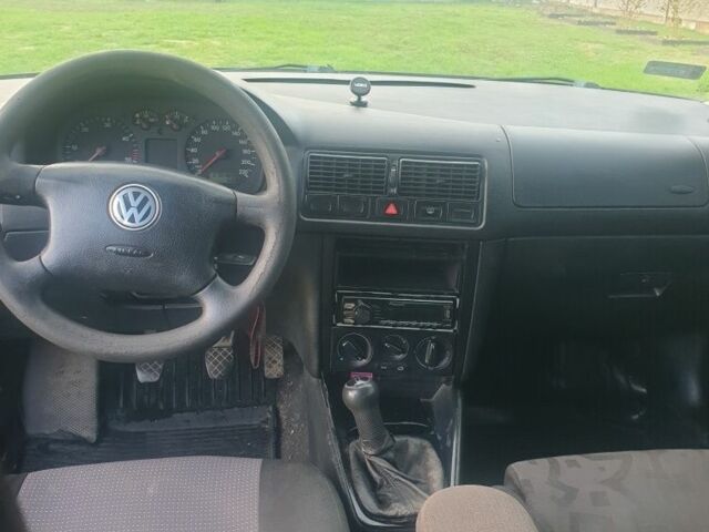 Синий Фольксваген Гольф, объемом двигателя 1.9 л и пробегом 320 тыс. км за 1900 $, фото 4 на Automoto.ua