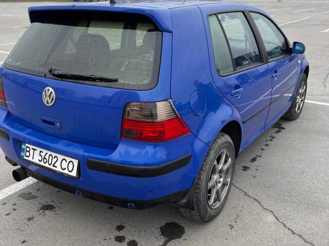 Синий Фольксваген Гольф, объемом двигателя 1.6 л и пробегом 300 тыс. км за 3200 $, фото 1 на Automoto.ua