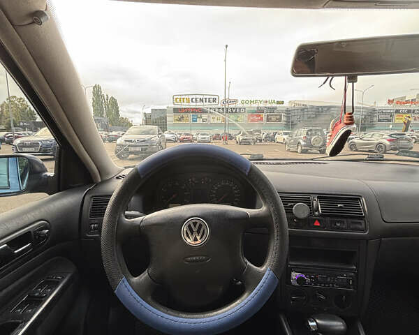 Синий Фольксваген Гольф, объемом двигателя 1.6 л и пробегом 300 тыс. км за 3800 $, фото 18 на Automoto.ua