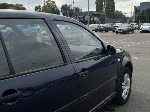 Синий Фольксваген Гольф, объемом двигателя 1.6 л и пробегом 22 тыс. км за 3800 $, фото 3 на Automoto.ua