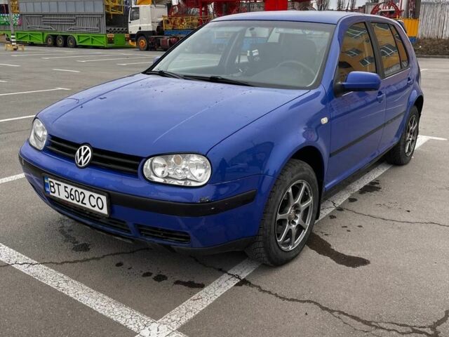 Синий Фольксваген Гольф, объемом двигателя 1.6 л и пробегом 300 тыс. км за 3200 $, фото 5 на Automoto.ua