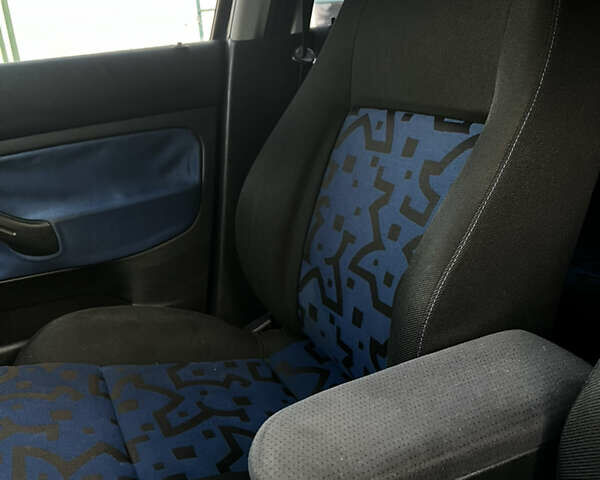 Синий Фольксваген Гольф, объемом двигателя 1.6 л и пробегом 271 тыс. км за 3850 $, фото 22 на Automoto.ua