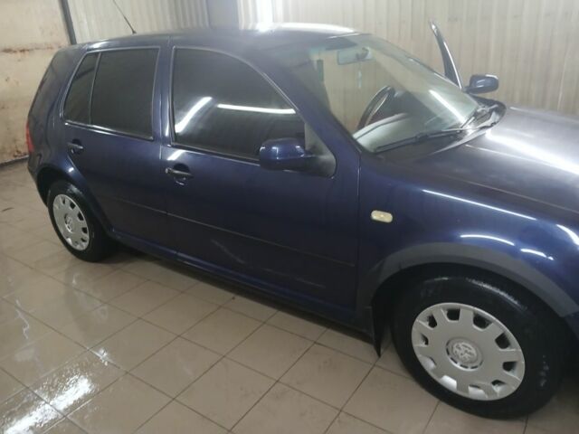 Синий Фольксваген Гольф, объемом двигателя 1.4 л и пробегом 297 тыс. км за 3000 $, фото 2 на Automoto.ua