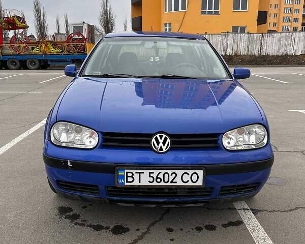 Синий Фольксваген Гольф, объемом двигателя 1.6 л и пробегом 300 тыс. км за 3200 $, фото 6 на Automoto.ua