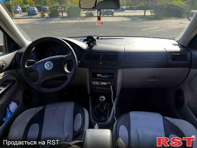 Синий Фольксваген Гольф, объемом двигателя 1.6 л и пробегом 283 тыс. км за 2850 $, фото 4 на Automoto.ua