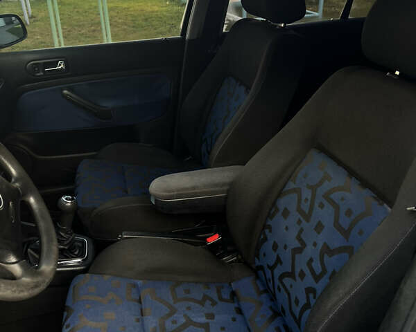 Синий Фольксваген Гольф, объемом двигателя 1.6 л и пробегом 271 тыс. км за 3850 $, фото 14 на Automoto.ua