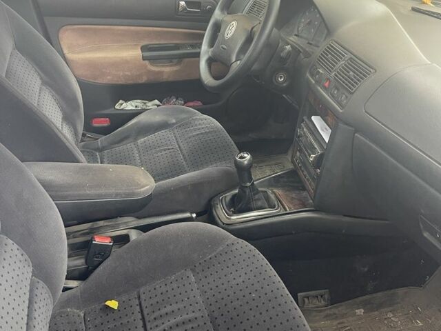 Синий Фольксваген Гольф, объемом двигателя 1.6 л и пробегом 397 тыс. км за 3500 $, фото 6 на Automoto.ua