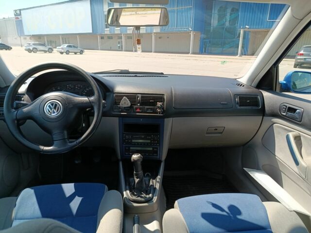 Синий Фольксваген Гольф, объемом двигателя 2 л и пробегом 198 тыс. км за 3950 $, фото 2 на Automoto.ua