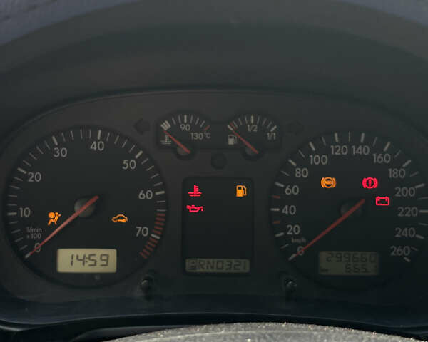 Синий Фольксваген Гольф, объемом двигателя 1.6 л и пробегом 300 тыс. км за 3800 $, фото 11 на Automoto.ua