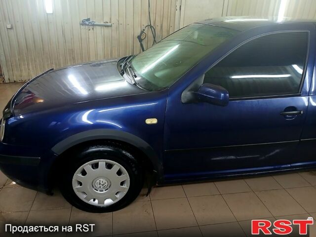 Синий Фольксваген Гольф, объемом двигателя 1.4 л и пробегом 275 тыс. км за 3000 $, фото 3 на Automoto.ua