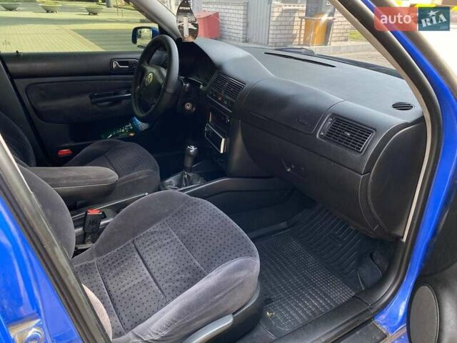 Синий Фольксваген Гольф, объемом двигателя 1.9 л и пробегом 250 тыс. км за 2900 $, фото 9 на Automoto.ua