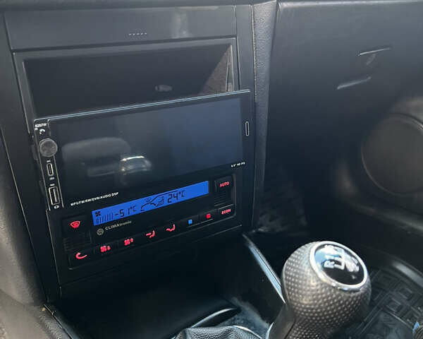 Синий Фольксваген Гольф, объемом двигателя 1.6 л и пробегом 271 тыс. км за 3850 $, фото 21 на Automoto.ua