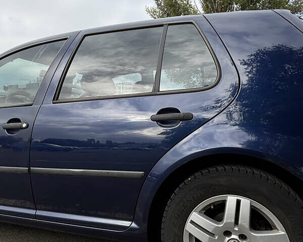 Синий Фольксваген Гольф, объемом двигателя 1.6 л и пробегом 300 тыс. км за 3800 $, фото 14 на Automoto.ua