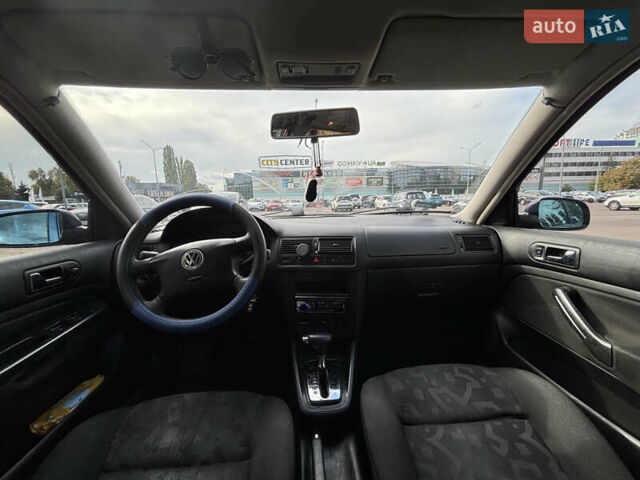 Синий Фольксваген Гольф, объемом двигателя 1.6 л и пробегом 300 тыс. км за 3800 $, фото 10 на Automoto.ua