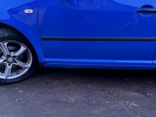 Синий Фольксваген Гольф, объемом двигателя 1.9 л и пробегом 385 тыс. км за 4200 $, фото 3 на Automoto.ua