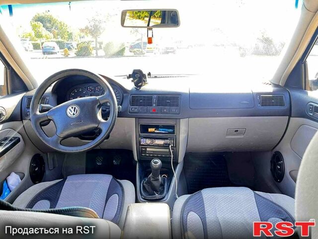 Синий Фольксваген Гольф, объемом двигателя 1.6 л и пробегом 283 тыс. км за 2850 $, фото 7 на Automoto.ua