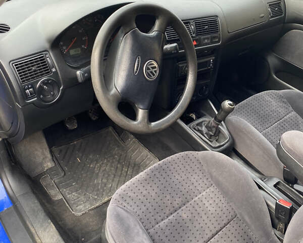 Синий Фольксваген Гольф, объемом двигателя 1.6 л и пробегом 208 тыс. км за 3200 $, фото 9 на Automoto.ua