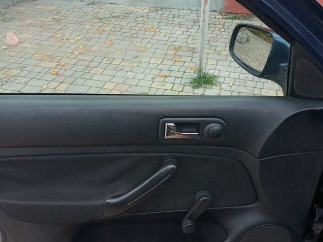 Синий Фольксваген Гольф, объемом двигателя 1.9 л и пробегом 250 тыс. км за 3750 $, фото 11 на Automoto.ua