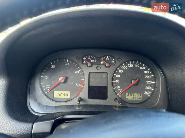 Синий Фольксваген Гольф, объемом двигателя 1.9 л и пробегом 238 тыс. км за 4000 $, фото 8 на Automoto.ua
