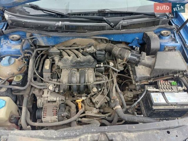 Синий Фольксваген Гольф, объемом двигателя 1.6 л и пробегом 374 тыс. км за 2950 $, фото 10 на Automoto.ua