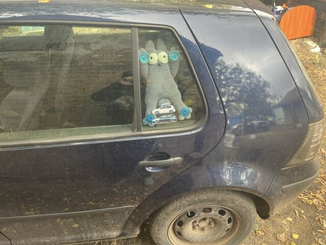 Синий Фольксваген Гольф, объемом двигателя 1.6 л и пробегом 397 тыс. км за 3500 $, фото 1 на Automoto.ua