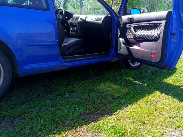 Синій Фольксваген Гольф, об'ємом двигуна 1.6 л та пробігом 330 тис. км за 3700 $, фото 2 на Automoto.ua